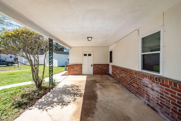 $2,400 | 903 Yorktown Drive, Charleston, SC 29412