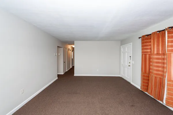 $2,400 | 903 Yorktown Drive, Charleston, SC 29412