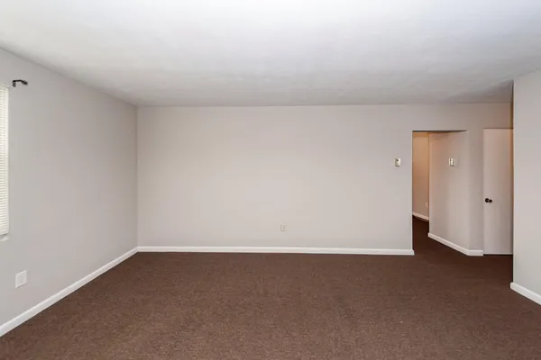 $2,400 | 903 Yorktown Drive, Charleston, SC 29412