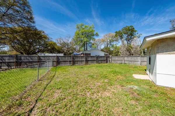 $2,400 | 903 Yorktown Drive, Charleston, SC 29412