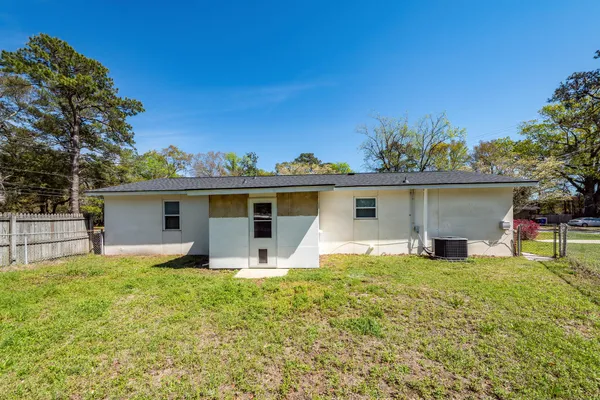 $2,400 | 903 Yorktown Drive, Charleston, SC 29412