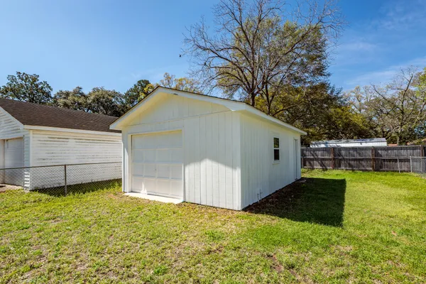 $2,400 | 903 Yorktown Drive, Charleston, SC 29412