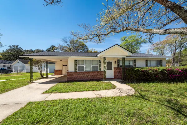 $2,400 | 903 Yorktown Drive, Charleston, SC 29412