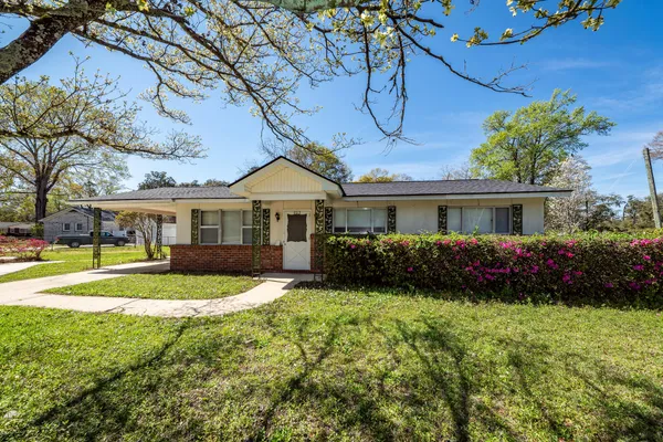 $2,400 | 903 Yorktown Drive, Charleston, SC 29412