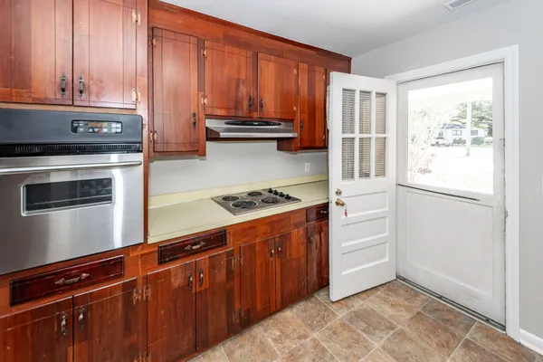 $2,400 | 903 Yorktown Drive, Charleston, SC 29412