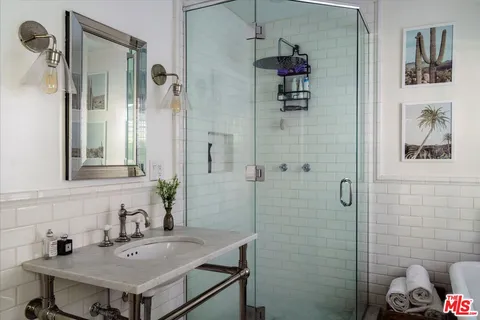 $1,549,000 | 8421 Kirkwood Drive, Los Angeles, CA 90046