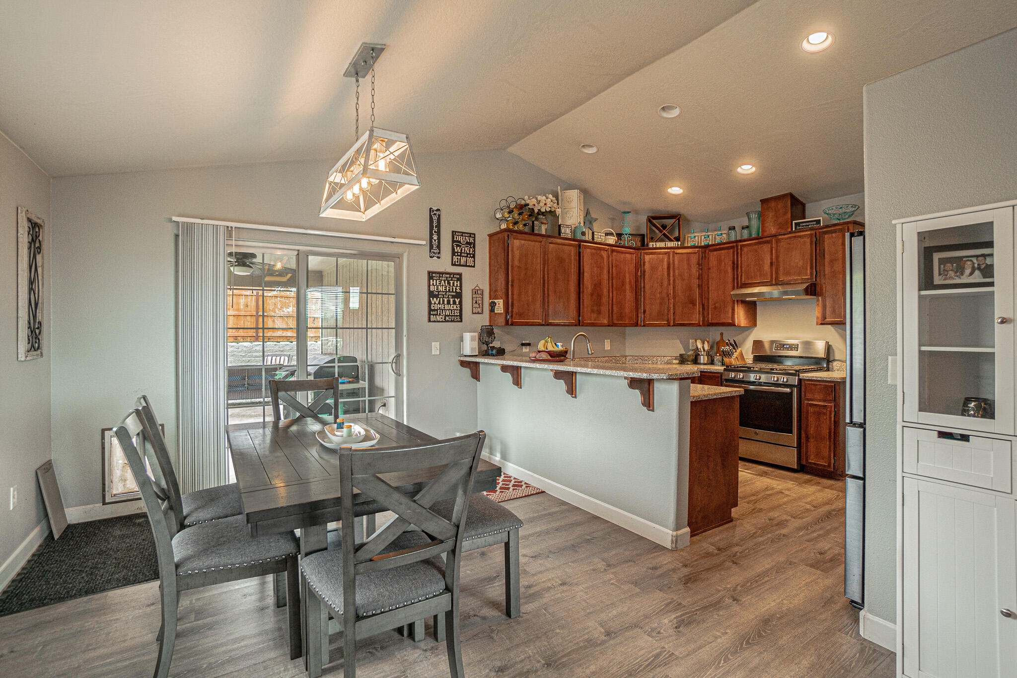 514 Coventry Court Eagle Point, OR 97524 - Photo 6 of 24