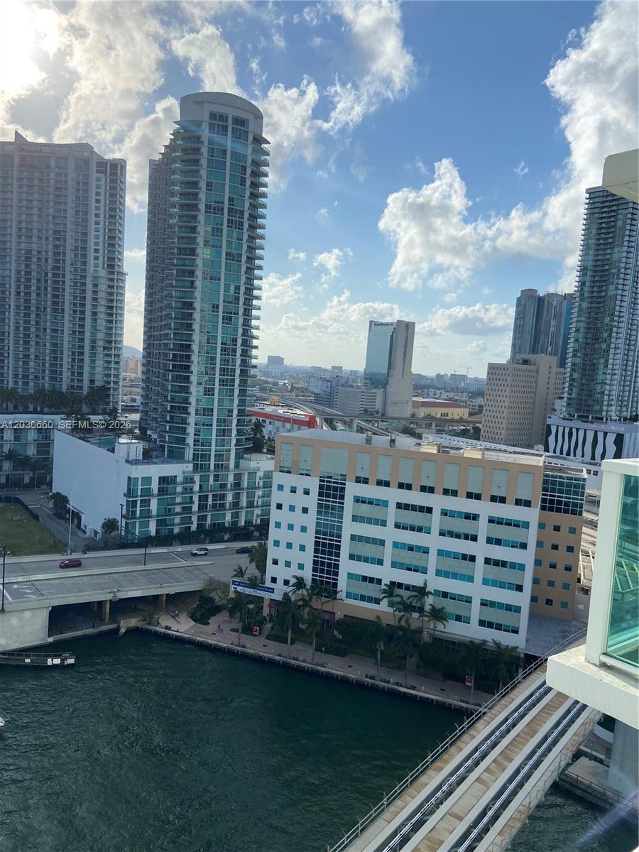 31 Southeast 5th Street, Unit 2103 Miami, FL 33131 - Photo 11 of 12