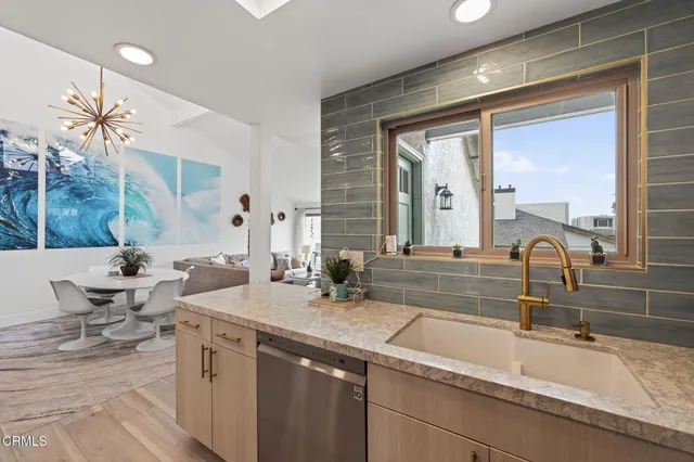 $899,000 | 2947 Harbor Boulevard, Oxnard, CA 93035