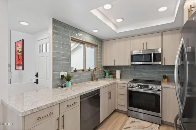 $899,000 | 2947 Harbor Boulevard, Oxnard, CA 93035