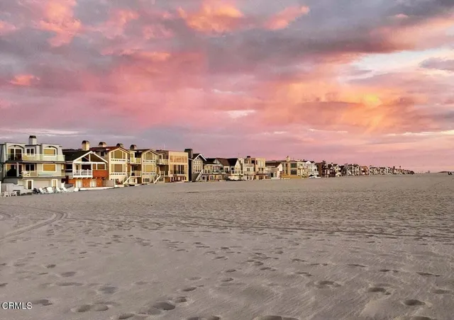 $899,000 | 2947 Harbor Boulevard, Oxnard, CA 93035