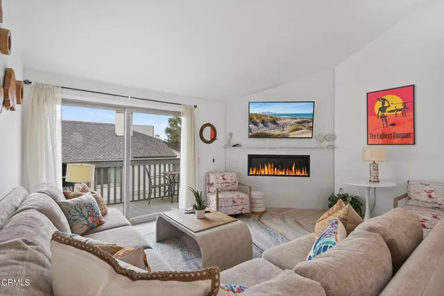 $899,000 | 2947 Harbor Boulevard, Oxnard, CA 93035