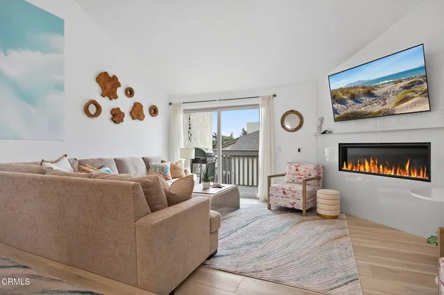 $899,000 | 2947 Harbor Boulevard, Oxnard, CA 93035