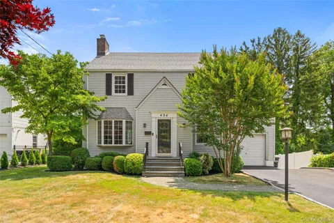 $975,000 | 434 California Road, Bronxville, NY 10708