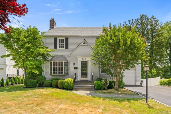 $975,000 | 434 California Road, Bronxville, NY 10708