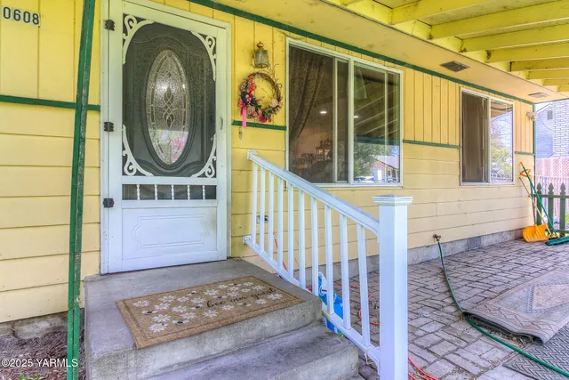 a view of a hallway with washer and dryer