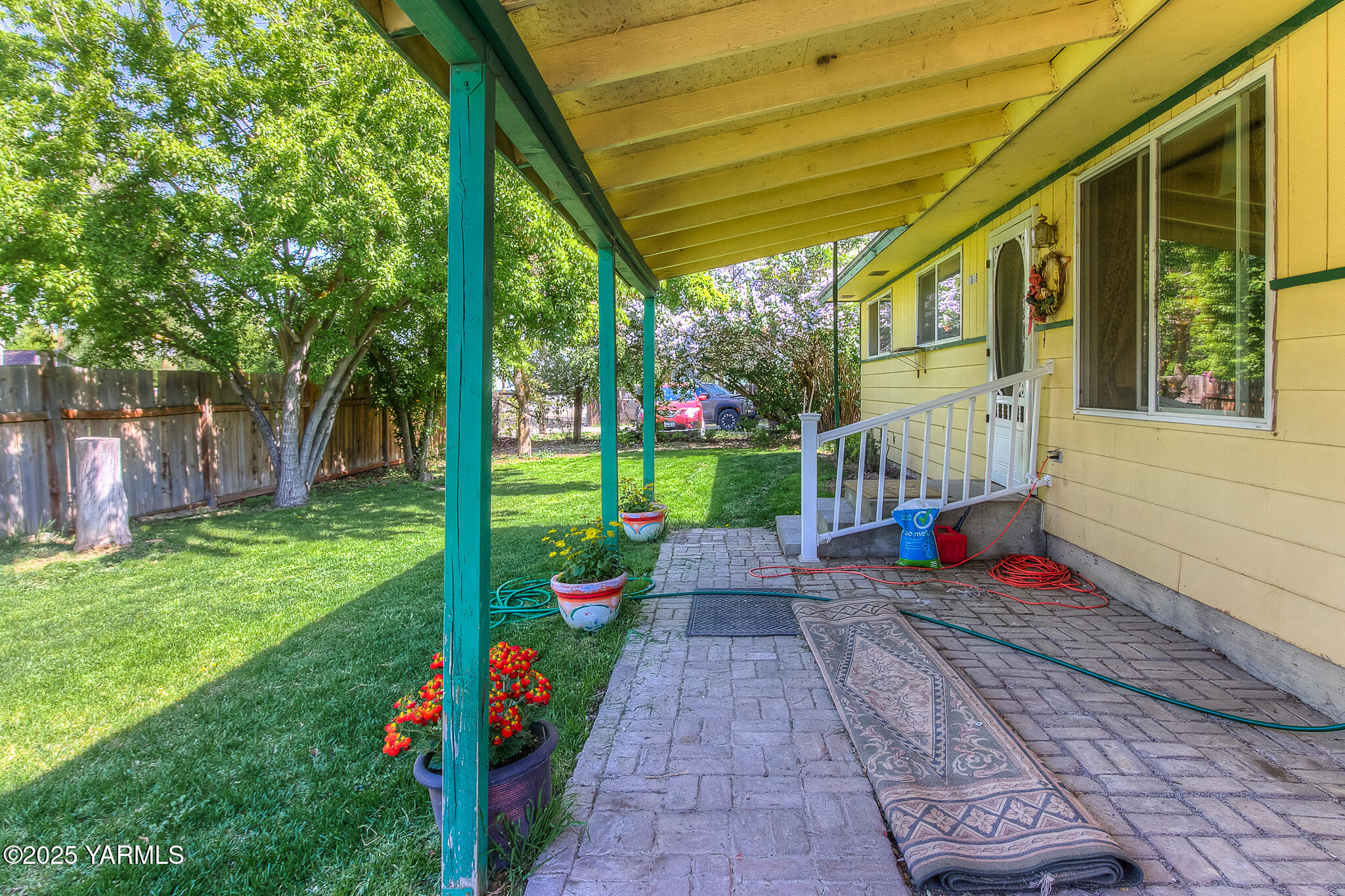 10608 Hackett Road Yakima, WA 98903 - Photo 7 of 40 a garden view with a sitting space