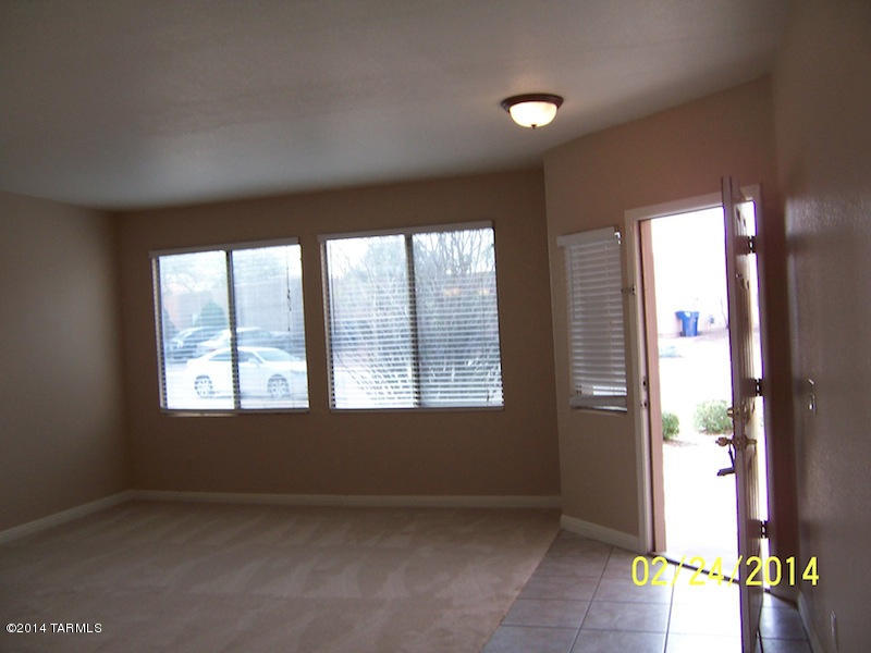 5533 South Swires Road Tucson, AZ 85746 - Photo 2 of 35 Gallery Image 2