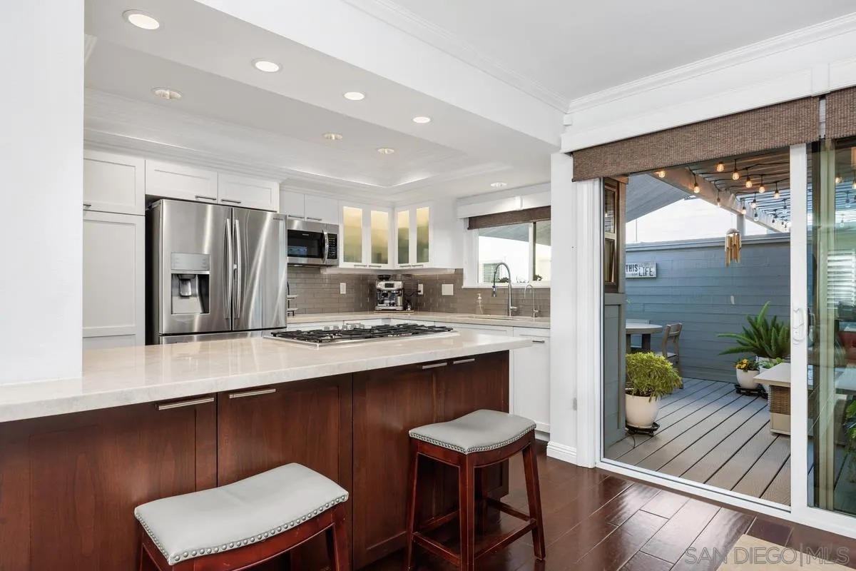 960 Intrepid Court Del Mar, CA 92014 - Photo 5 of 32 Gallery Image 5