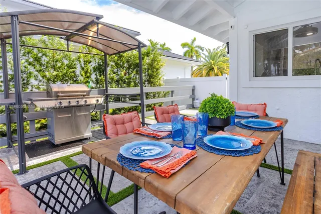 a view of garden with patio