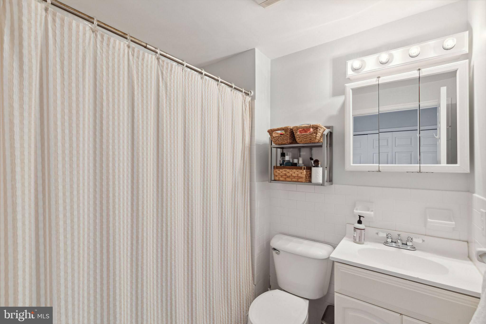 3634 Stanton Street Philadelphia, PA 19129 - Photo 24 of 25 3rd floor full bath