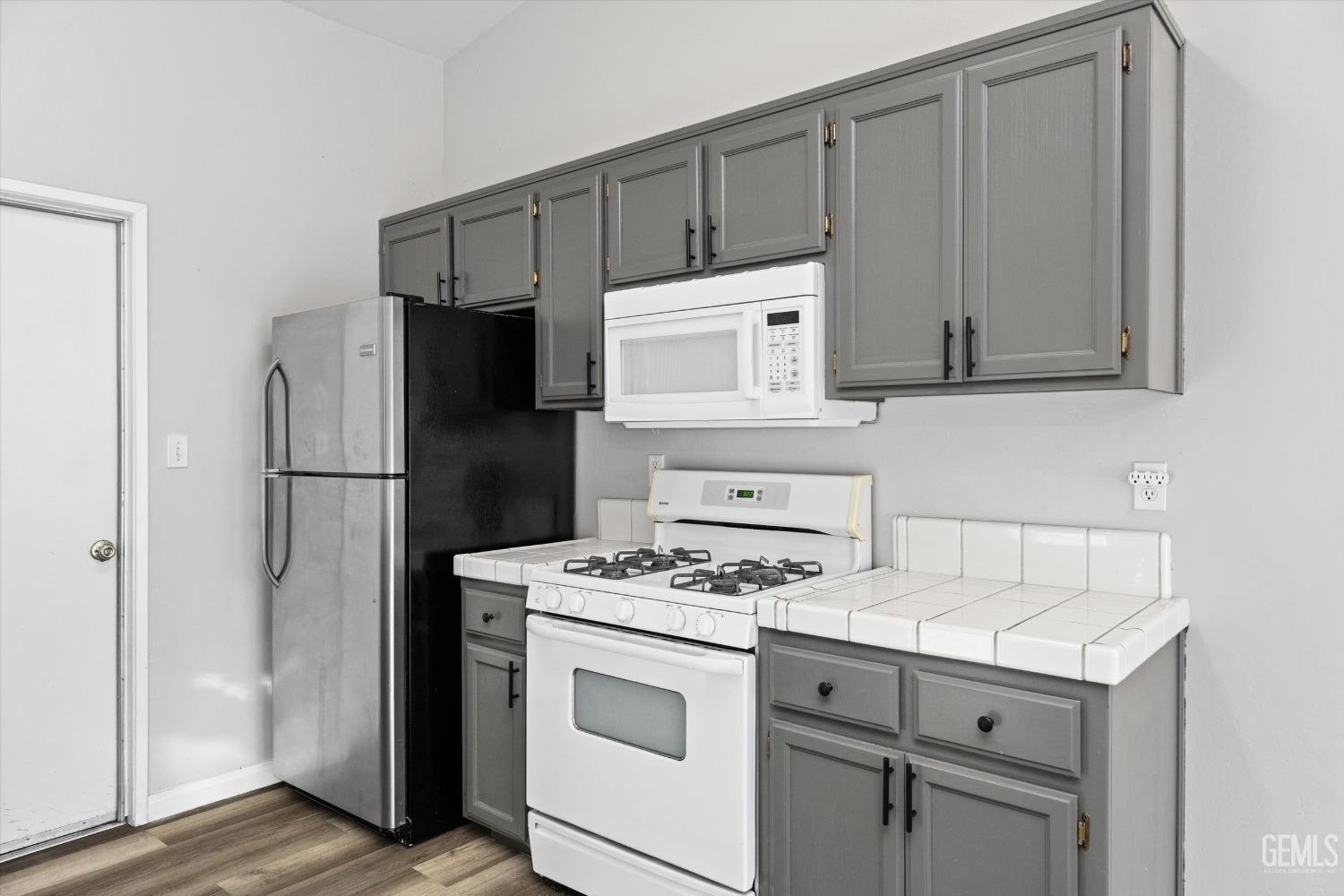 Undisclosed Address Bakersfield, CA 93308 - Photo 19 of 37 a kitchen with cabinets and stainless steel appliances