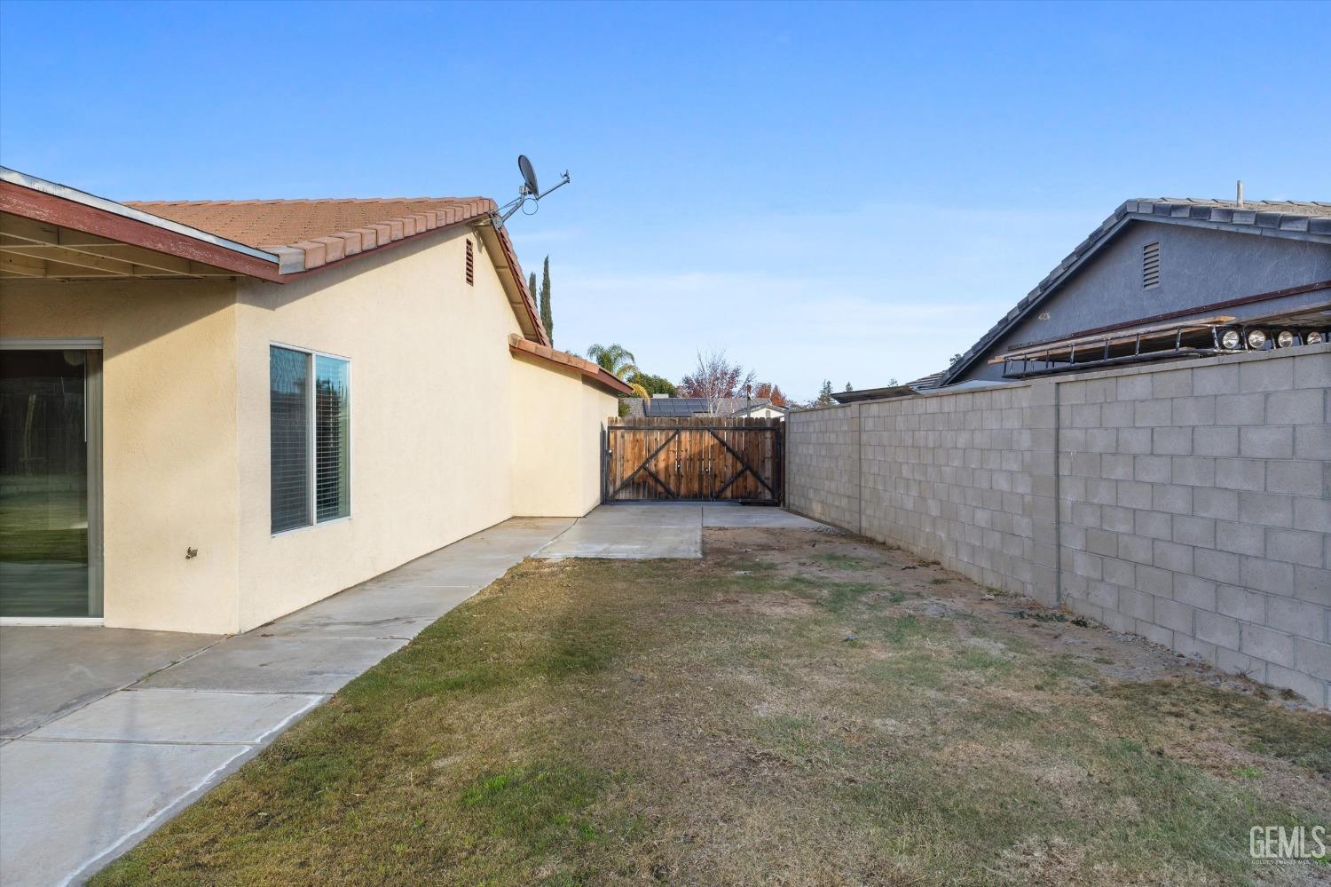 Undisclosed Address Bakersfield, CA 93308 - Photo 29 of 37 a view of a garage