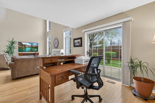 $349,900 | 330 Stillwater Court, Unit 330, Wauconda, IL 60084