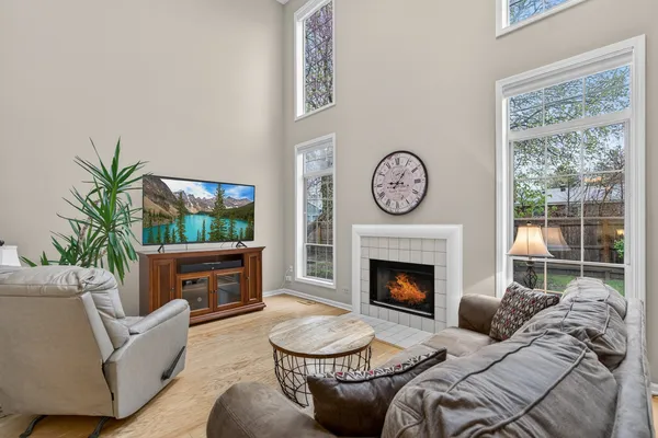 $349,900 | 330 Stillwater Court, Unit 330, Wauconda, IL 60084