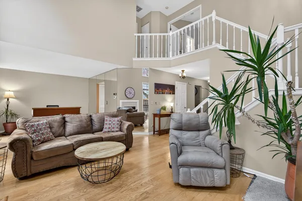 $349,900 | 330 Stillwater Court, Unit 330, Wauconda, IL 60084