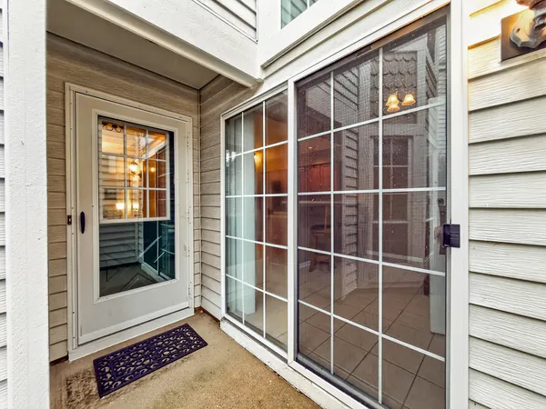 $349,900 | 330 Stillwater Court, Unit 330, Wauconda, IL 60084