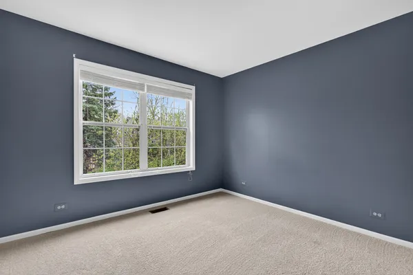 $349,900 | 330 Stillwater Court, Unit 330, Wauconda, IL 60084