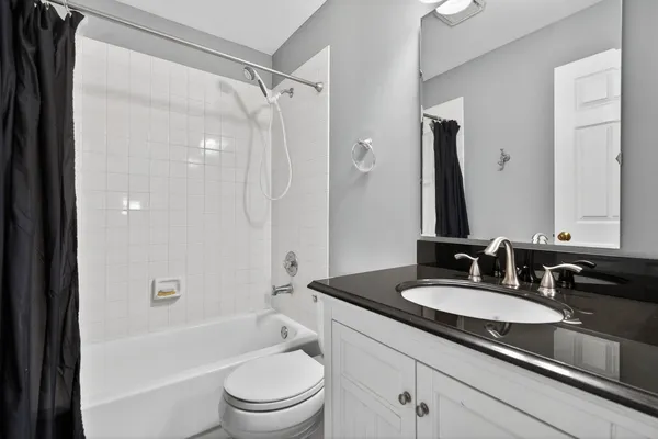 $349,900 | 330 Stillwater Court, Unit 330, Wauconda, IL 60084