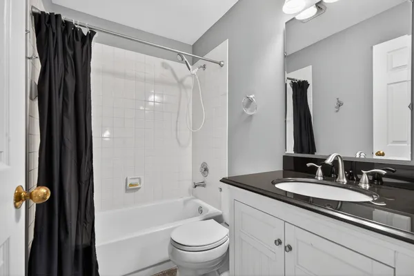 $349,900 | 330 Stillwater Court, Unit 330, Wauconda, IL 60084