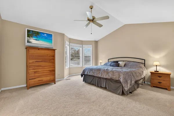 $349,900 | 330 Stillwater Court, Unit 330, Wauconda, IL 60084