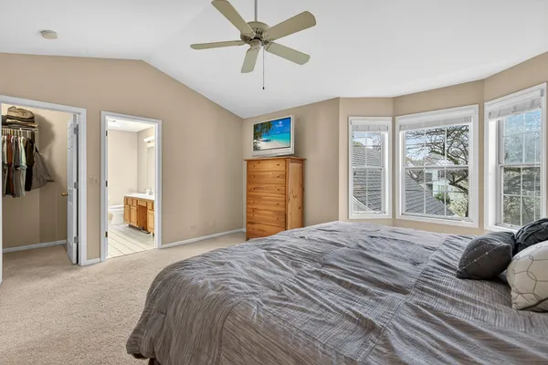 $349,900 | 330 Stillwater Court, Unit 330, Wauconda, IL 60084