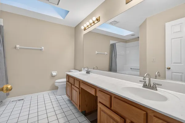 $349,900 | 330 Stillwater Court, Unit 330, Wauconda, IL 60084