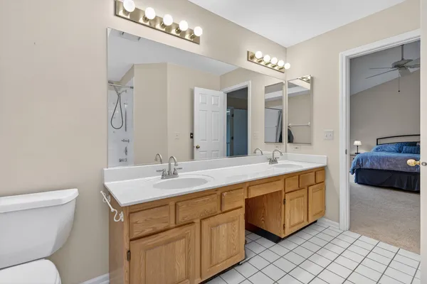 $349,900 | 330 Stillwater Court, Unit 330, Wauconda, IL 60084