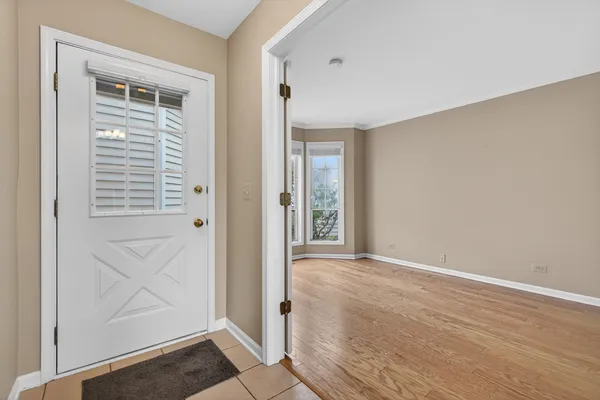 $349,900 | 330 Stillwater Court, Unit 330, Wauconda, IL 60084