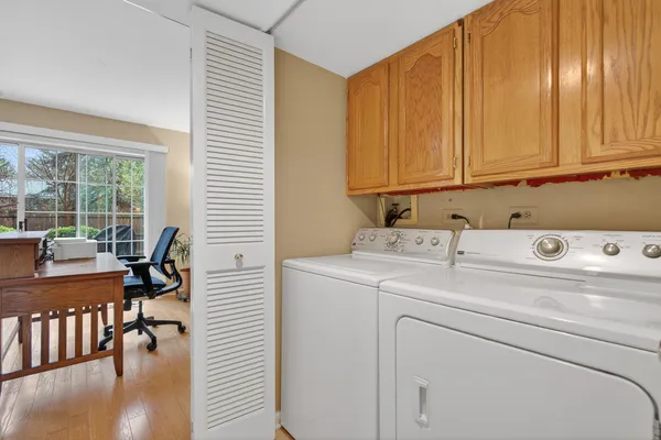 $349,900 | 330 Stillwater Court, Unit 330, Wauconda, IL 60084