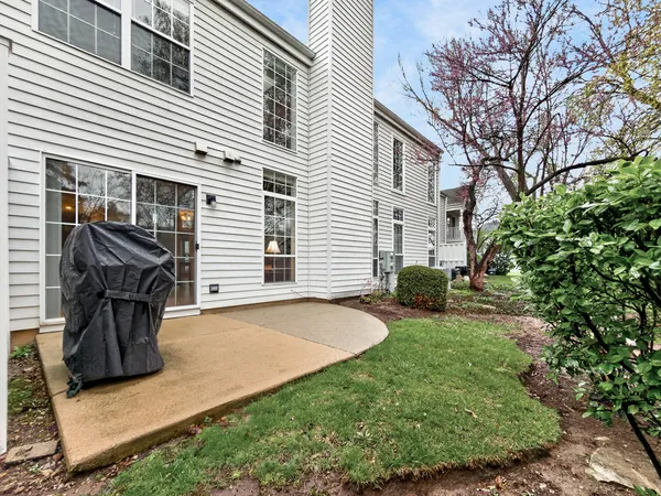 $349,900 | 330 Stillwater Court, Unit 330, Wauconda, IL 60084