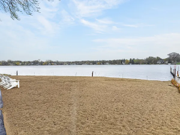 $349,900 | 330 Stillwater Court, Unit 330, Wauconda, IL 60084