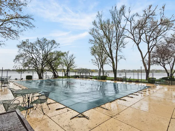 $349,900 | 330 Stillwater Court, Unit 330, Wauconda, IL 60084