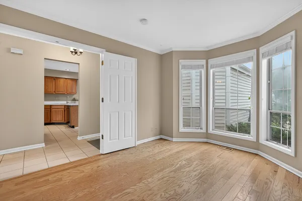 $349,900 | 330 Stillwater Court, Unit 330, Wauconda, IL 60084