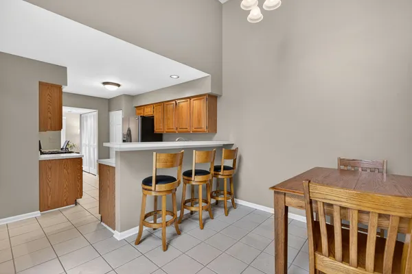 $349,900 | 330 Stillwater Court, Unit 330, Wauconda, IL 60084