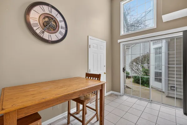 $349,900 | 330 Stillwater Court, Unit 330, Wauconda, IL 60084