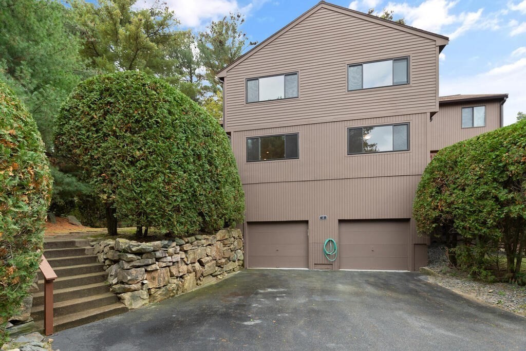 4 East Bluff Road, Unit 4 Ashland, MA 01721 - Photo 2 of 35 Gallery Image 2