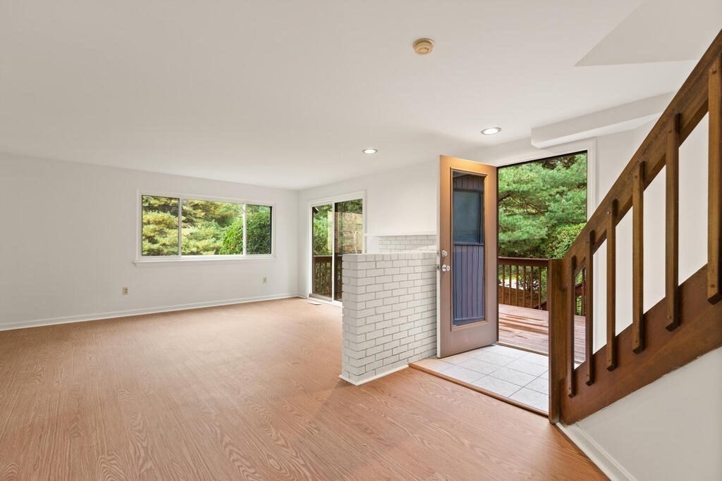 4 East Bluff Road, Unit 4 Ashland, MA 01721 - Photo 4 of 35 Gallery Image 4