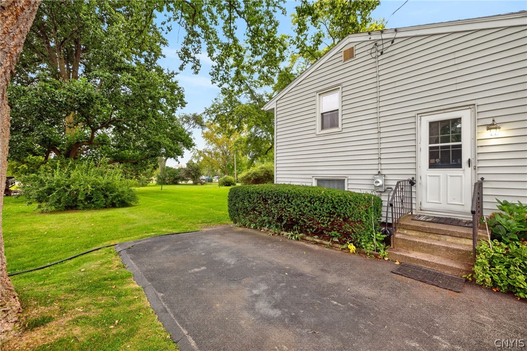 414 Elmgrove Road Greece, NY 14606 - Photo 4 of 38 Gallery Image 4