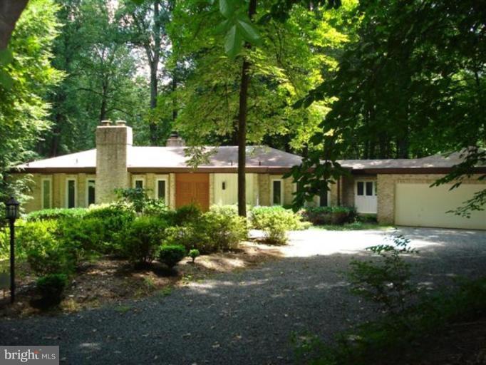 817 Turkey Run Road McLean, VA 22101 - Photo 1 of 18 Exterior (Main)